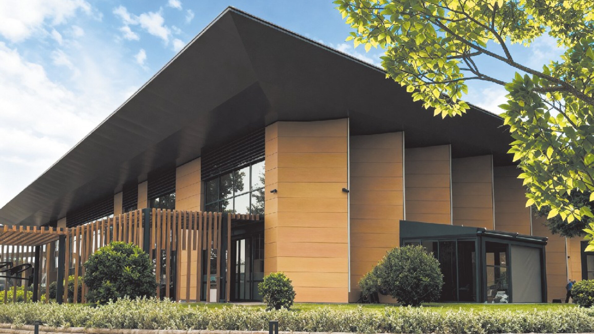 Фасад здания с HPL панелями Engelberg